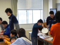 屋内活動(七宝焼)の指導